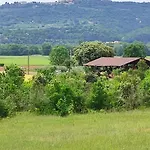 Joli Dans Village Calme En Provence *
