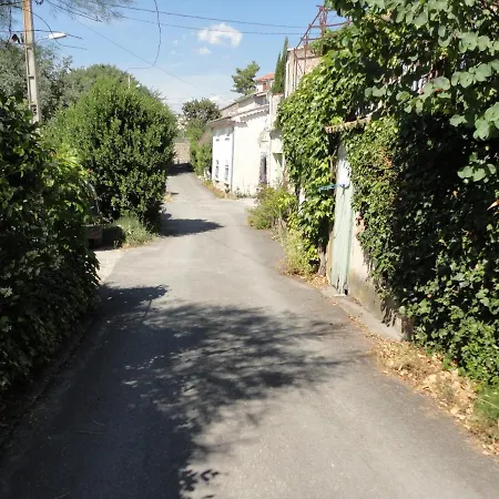 Joli Dans Village Calme En Provence *
