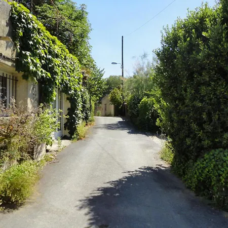 Joli Dans Village Calme En Provence *